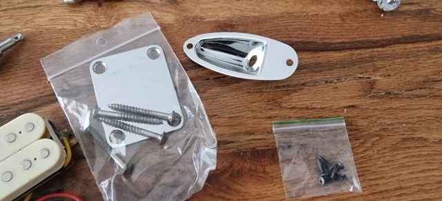 Aνταλλακτικά - Strat parts bridge pickups pots etc.
