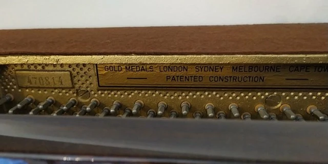 Πιάνο όρθιο μαρκας Petrof P 105