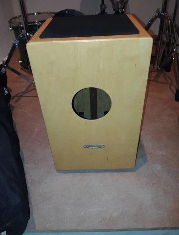 Καχόν Meinl 30th Anniversary Edition με θήκη.