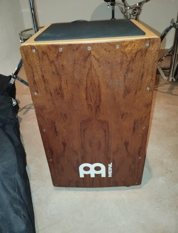 Καχόν Meinl 30th Anniversary Edition με θήκη.