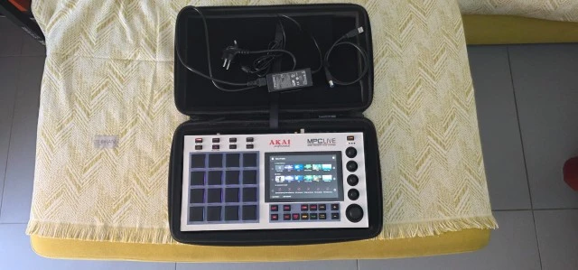 Akai mpc live + extra 