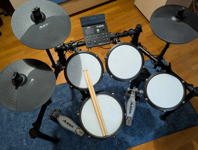 Alesis Nitro Max Drumset