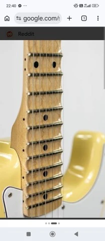 Ζητείται Scalloped Neck