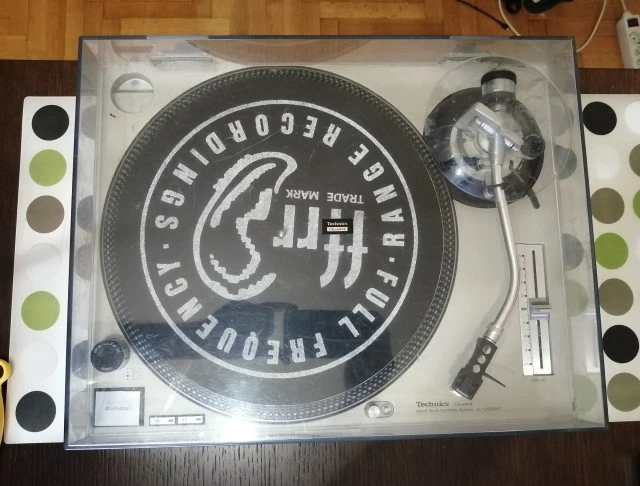 Αυθεντικό Technics SL-1200MK2 (02/91)