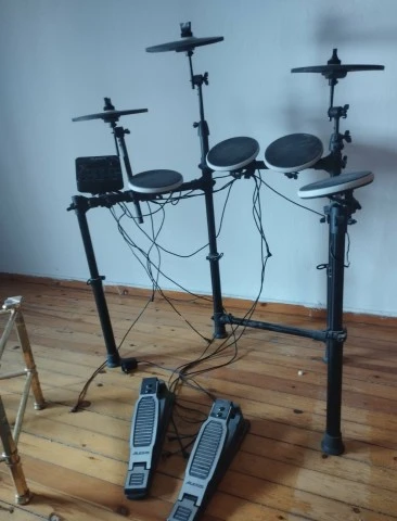 Ηλεκτρονικά τύμπανα Alesis