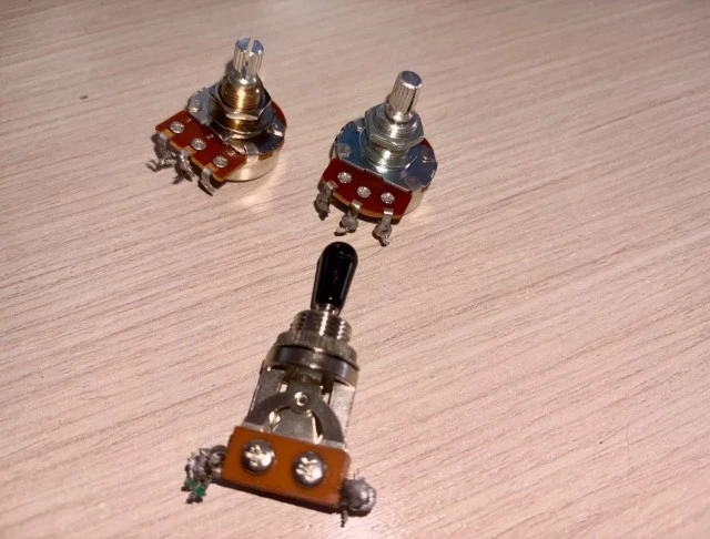 2 Ποτενσιόμετρα 500k / 3 Way Selector