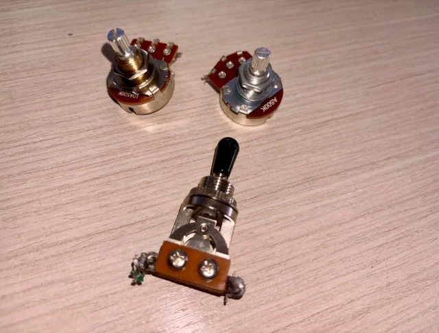 2 Ποτενσιόμετρα 500k / 3 Way Selector