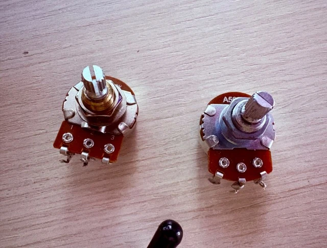 2 Ποτενσιόμετρα 500k / 3 Way Selector