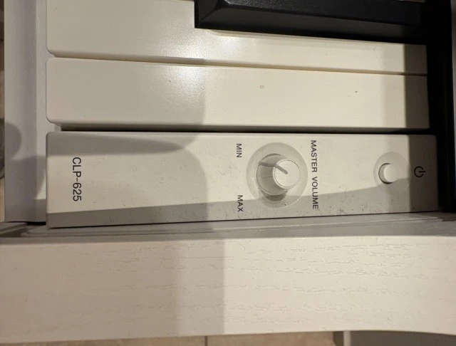 Yamaha Clavinova CLP-625 White + Λευκό Σκαμπό