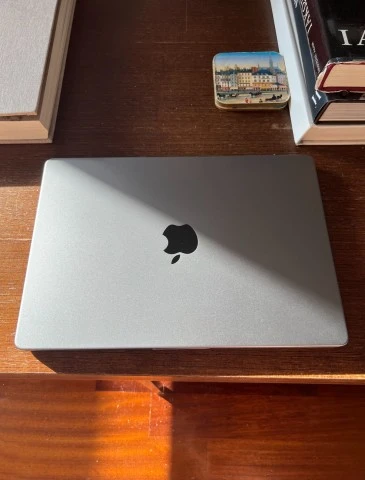 MacBook Pro 14" - M1 Pro 10core / 32GB RAM / 1TB SSD