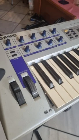 Yamaha CS2x με δώρο διπλή βάση και Delta 1010