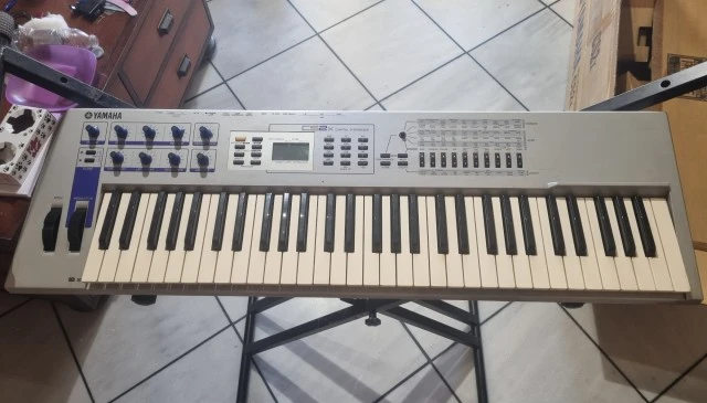Yamaha CS2x με δώρο διπλή βάση και Delta 1010