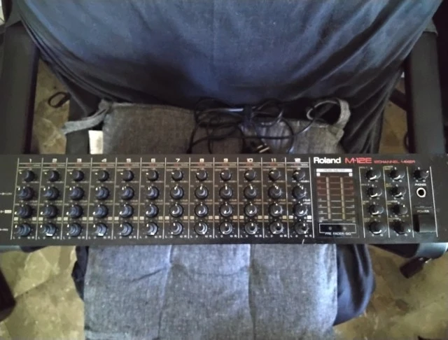 Roland M-12E Rack Mixer