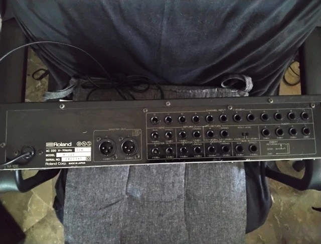Roland M-12E Rack Mixer