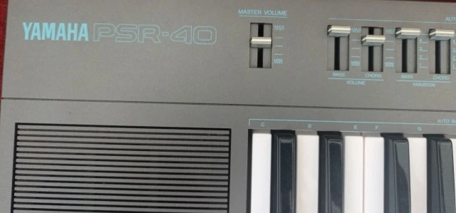Yamaha PSR-40 