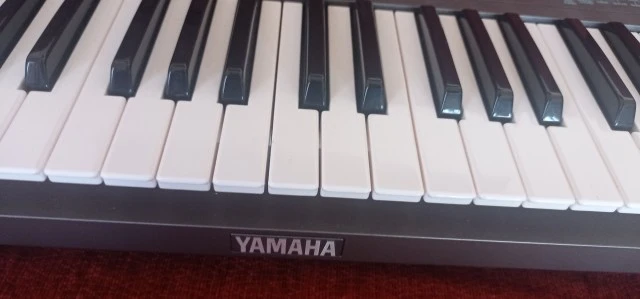 Yamaha PSR-40 