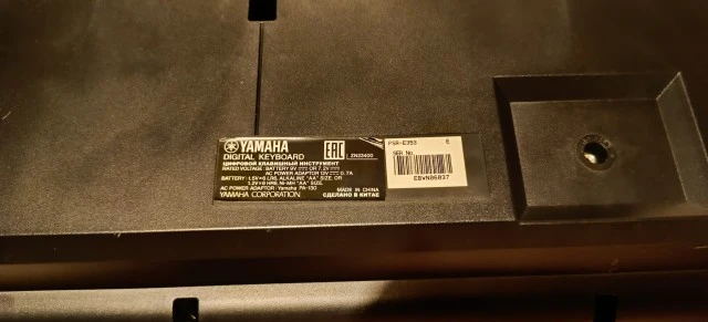 Keyboard Yamaha PSR-E353