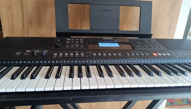 Yamaha PSR-E463 Keyboard