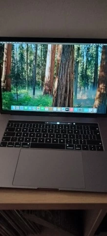 Macbook Pro 15" Touchbar ( Intel i7, 2018)