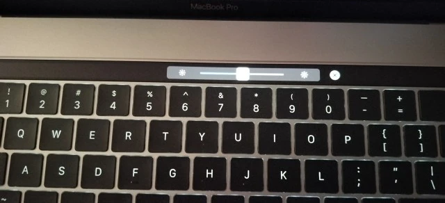 Macbook Pro 15" Touchbar ( Intel i7, 2018)