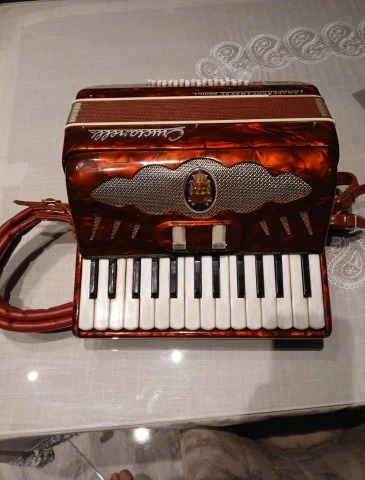 Akordeon Crucianelli 32 bass