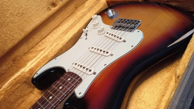 Fender 60's Road Worn Stratocaster aged 