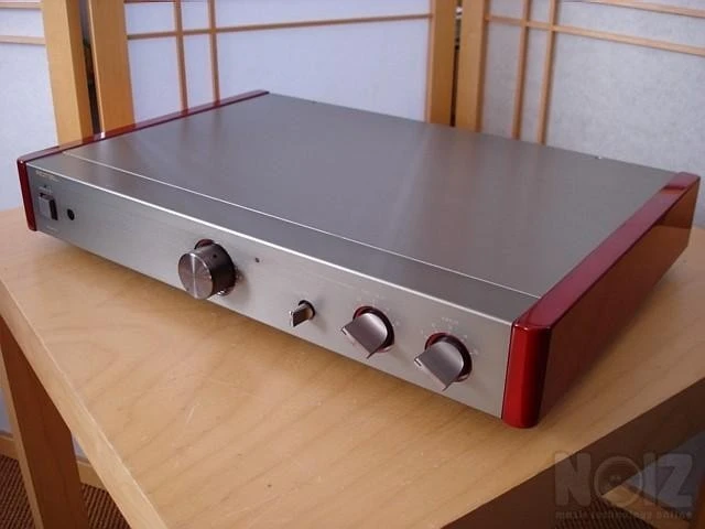 Προενισχυτής Rotel Michi RHA-10