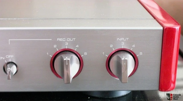 Προενισχυτής Rotel Michi RHA-10