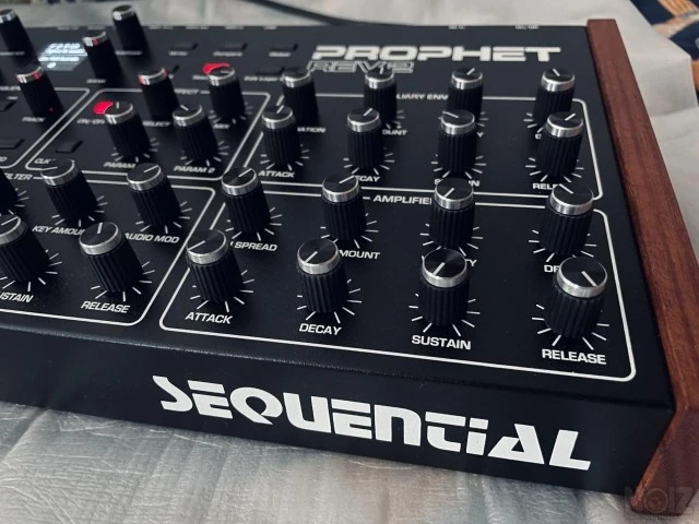 Prophet Rev2 desktop 16 voice
