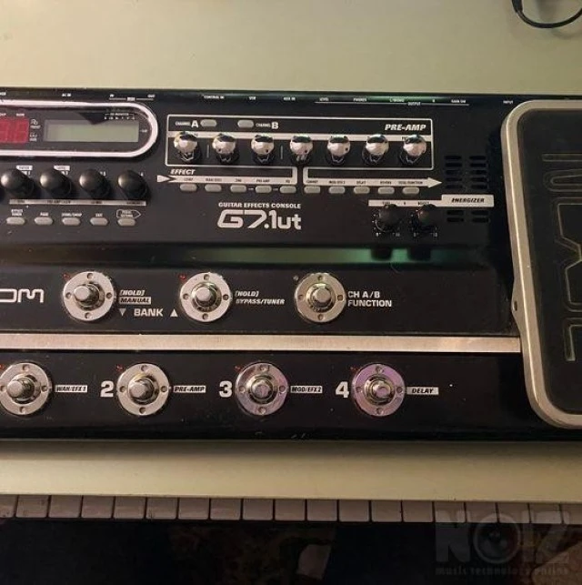 ZoomG7.1ut Tube multifx pedalboard/inter