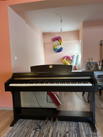 Πιάνο Yamaha Claviniva