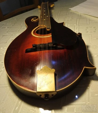 GIBSON F2 Oval hole Μαντολίνο της εποχής