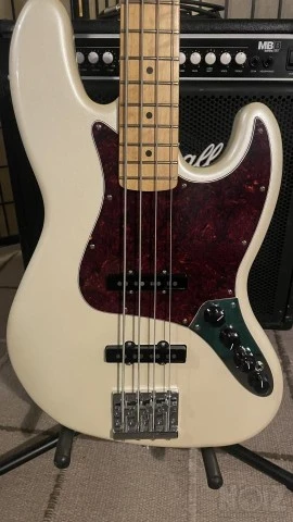 Fender Jazz Bass Player Plus