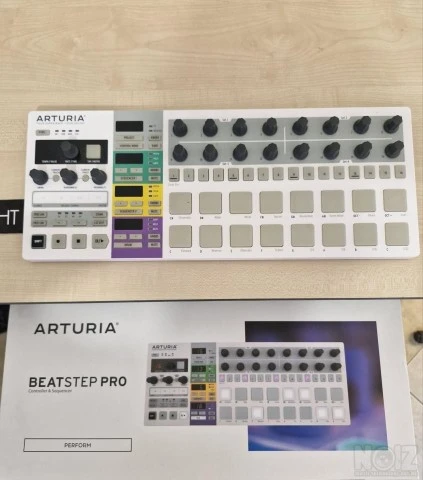 Arturia Beat Step Pro MIDI Controller-Se