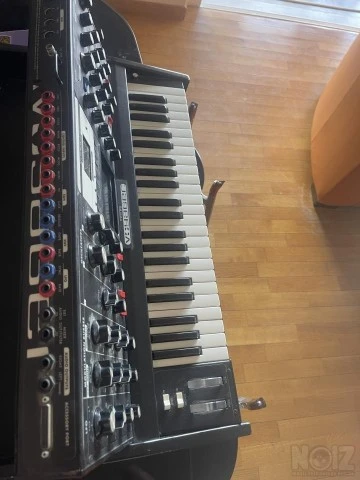 Moog voyager blue edition