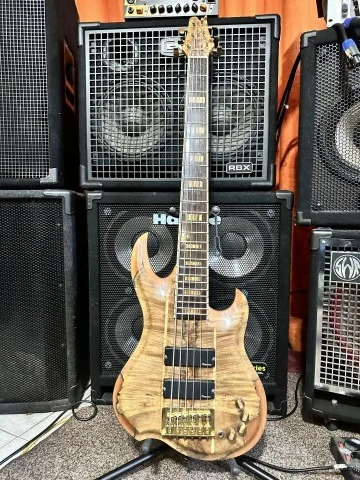 Εξάχορδο μπάσο gamma guitar