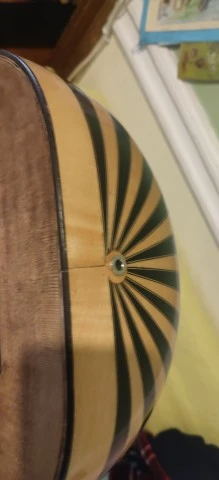 Ούτι ηλεκροακουστικο, με δυνατό γλυκό ήχ