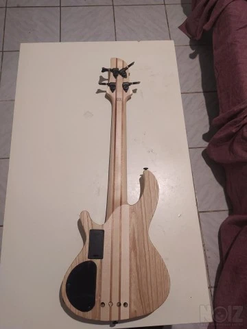 Ηλεκτρικό Ukebass
