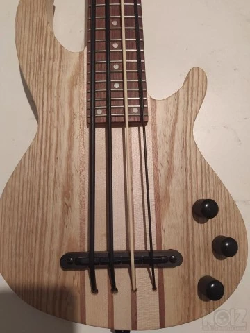 Ηλεκτρικό Ukebass