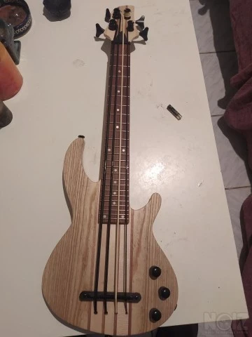 Ηλεκτρικό Ukebass