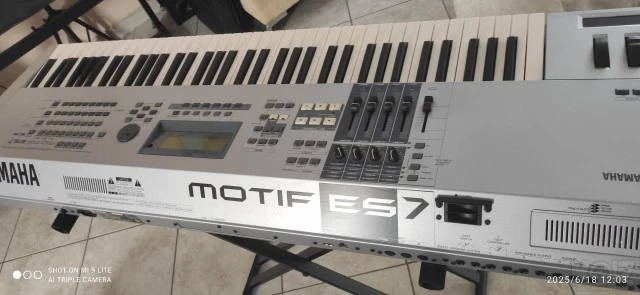 Yamaha Motif Es7 (76)