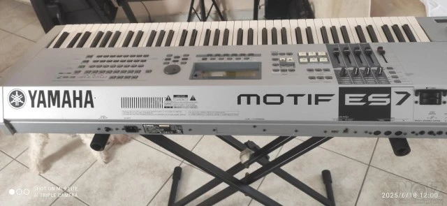 Yamaha Motif Es7 (76)