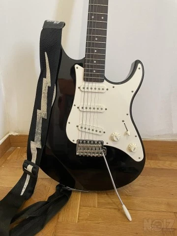 Yamaha EG-303 + Laney HC25R + Rocktek Me