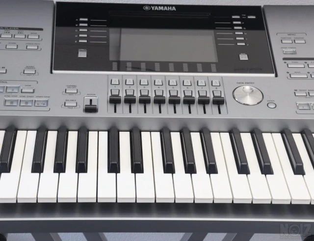 Yamaha Tyros 5 Workstation Keyboard