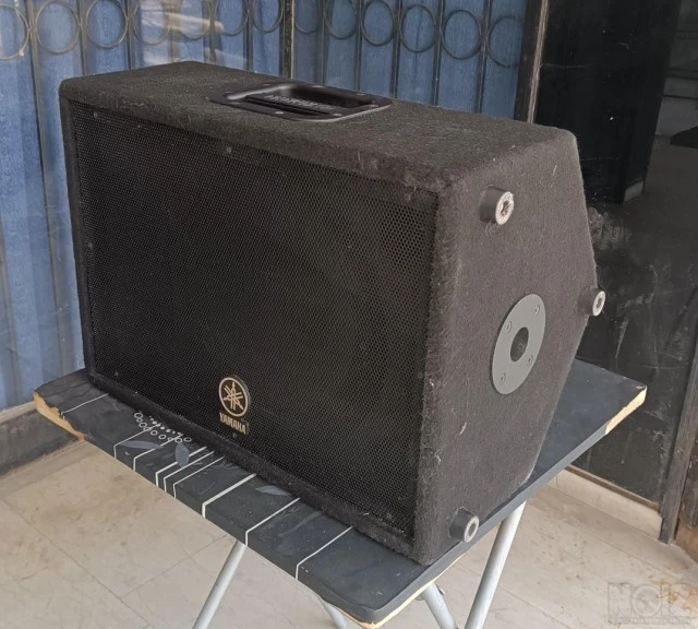 Yamaha AX12M SPEAKER SYSTEM