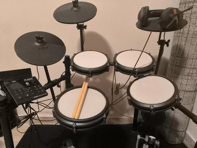 Alesis Nitro Max