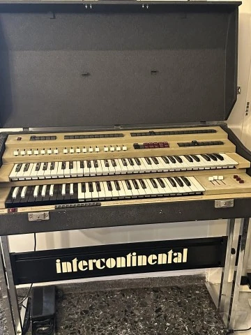 Viscount Imperial Dual keyboard