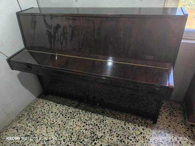 Πιάνο όρθιο κλασσικό Petrof