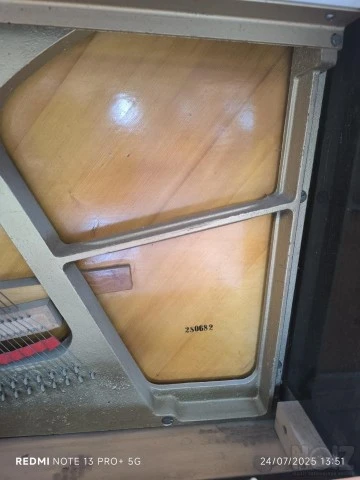 Πιάνο όρθιο κλασσικό Petrof
