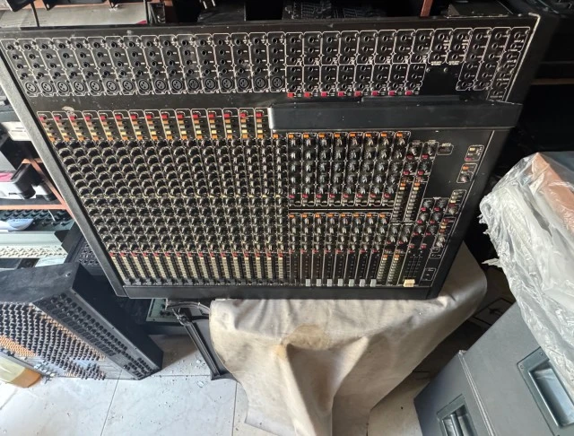 Αναλογική κονσόλα Studiomaster 16 καναλιών